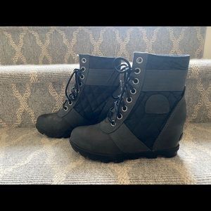 Sorel Lexi wedge boot. Only worn afew times